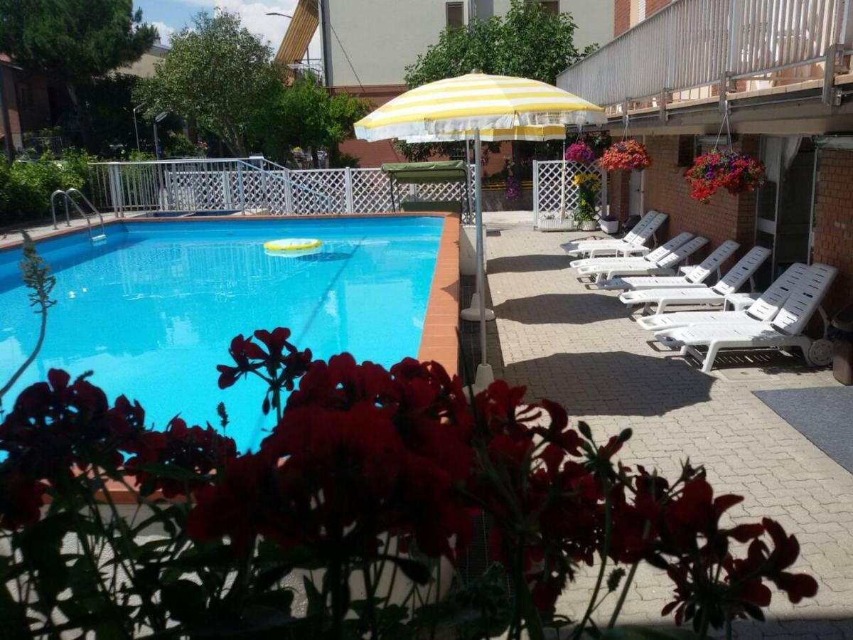 Hotel Otello Punta Marina Exterior photo